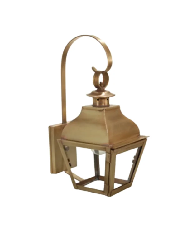 Colonial Wall Mount Lantern
